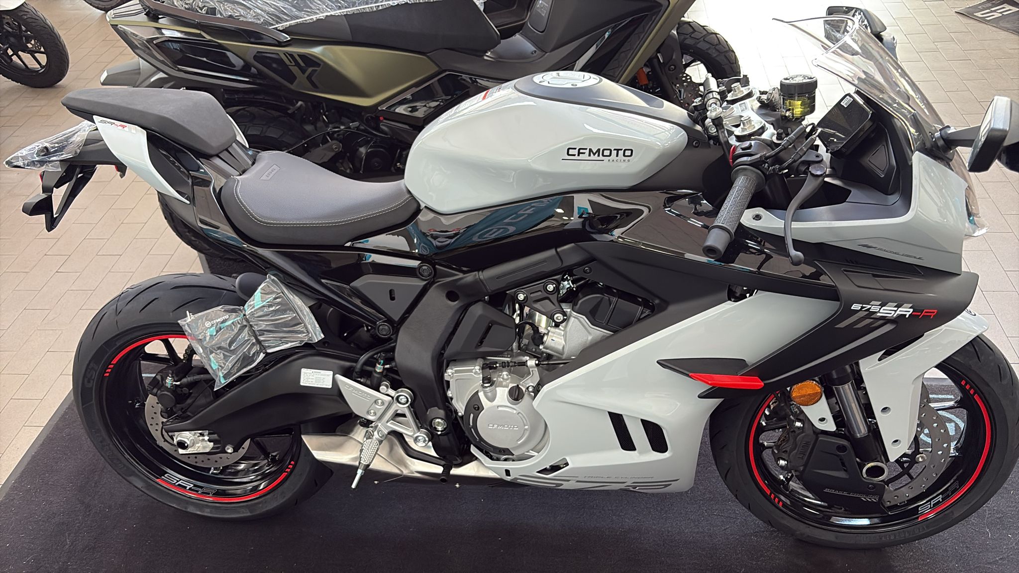 CFMOTO SR-R 675
